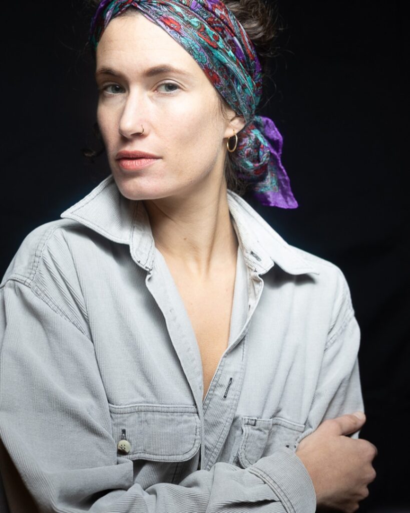 modèle femme en studio