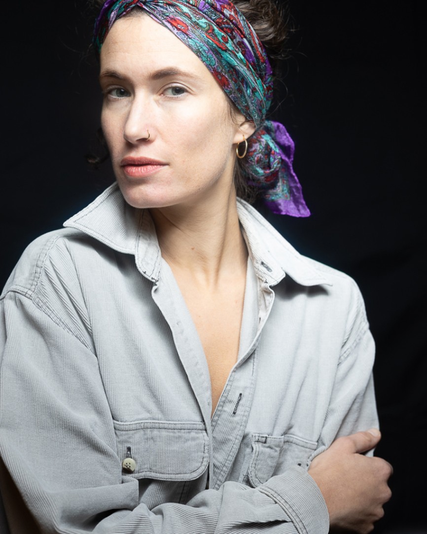 modèle femme en studio
