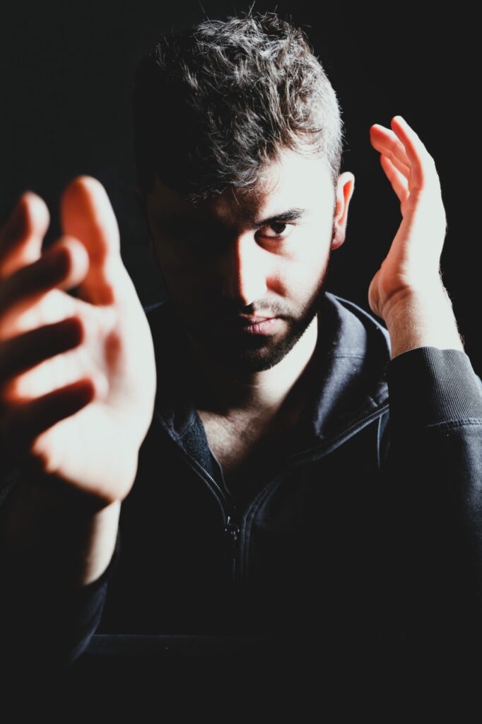 modèle homme en studio
