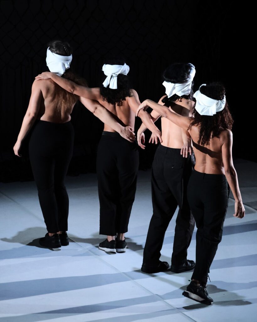 4 femmes de dos